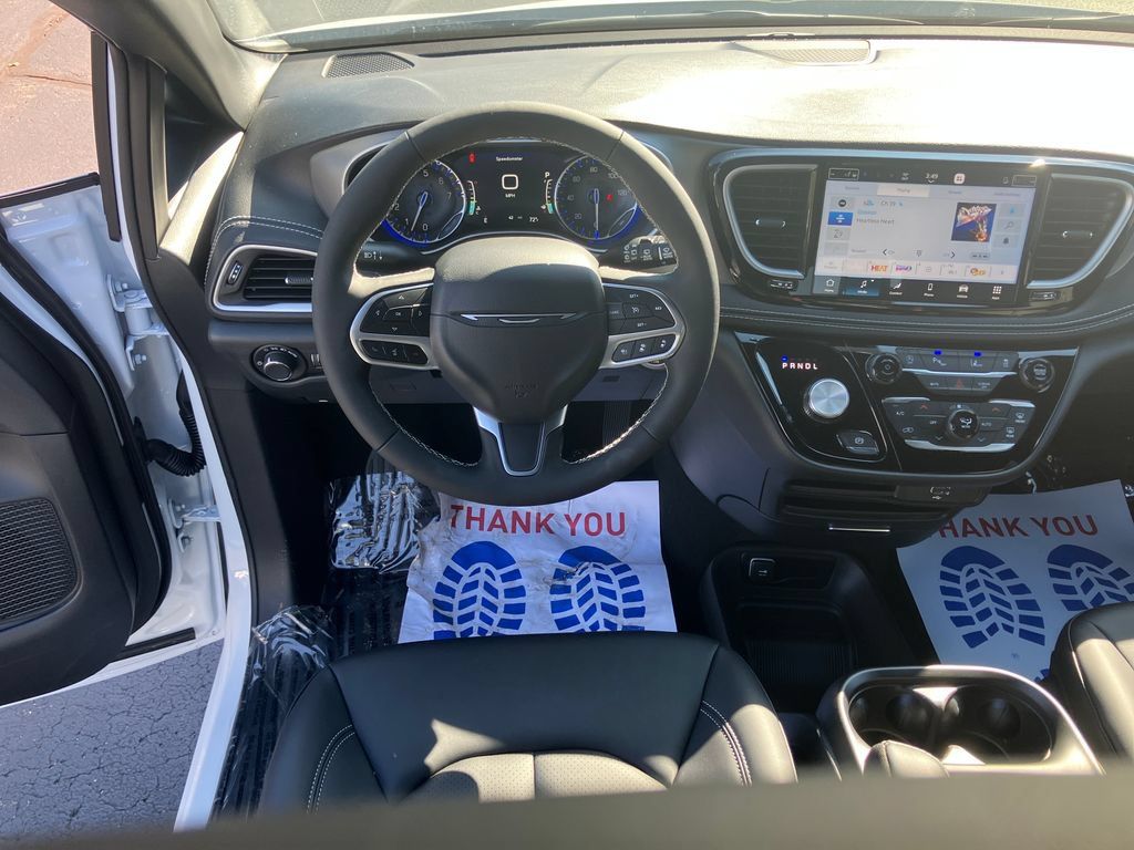 New 2027 Chrysler Pacifica Select FWD image 13