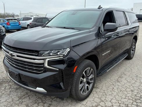 Used 2021 Chevrolet Suburban LT image 3