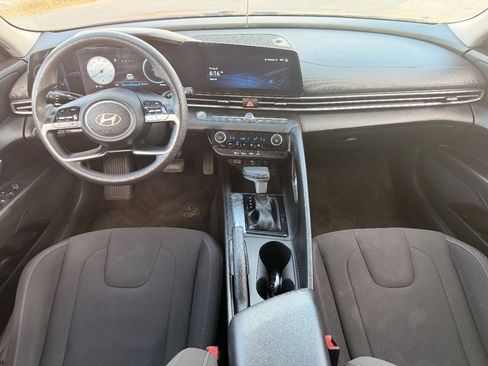 Used 2024 Hyundai Elantra SEL FWD image 25