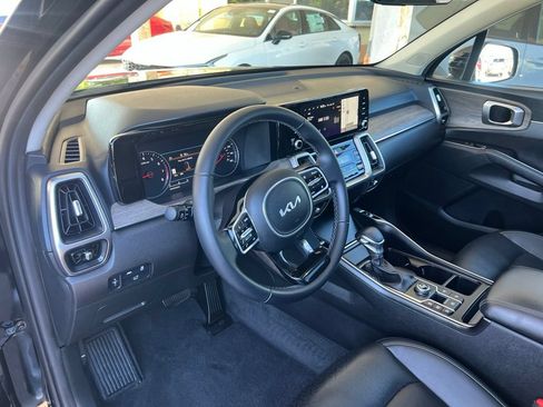 Certified 2023 Kia Sorento EX w/ Panoramic Sunroof Package FWD image 6