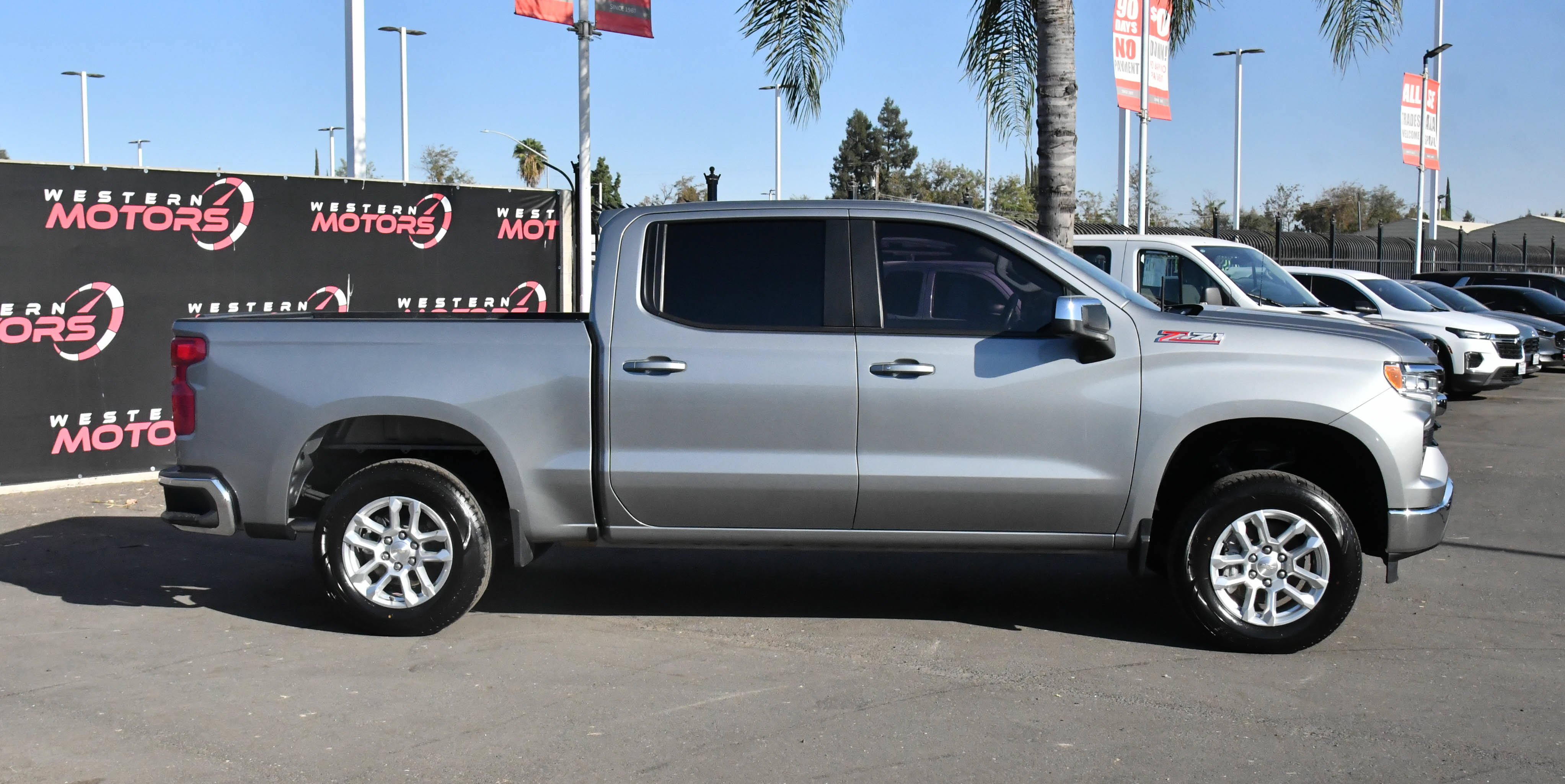 Used 2024 Chevrolet Silverado 1500 LT AWD/4WD image 9