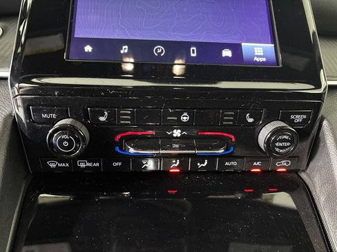 Used 2024 Jeep Grand Cherokee Laredo X w/ Luxury Tech Group I AWD/4WD image 21