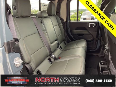 New 2025 Jeep Gladiator Mojave w/ Convenience Group image 24