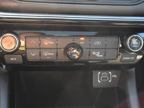 Used 2022 Jeep Compass Latitude w/ Sun and Sound Group AWD/4WD image 27