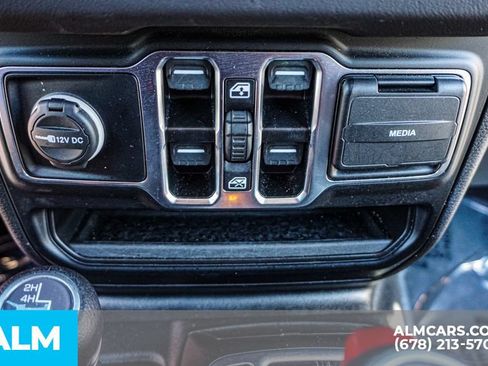 Used 2025 Jeep Wrangler Unlimited Sahara AWD/4WD image 46