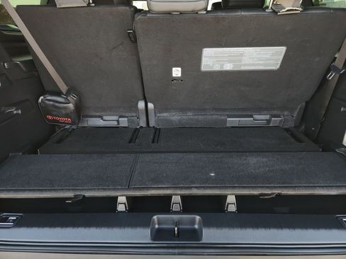 Used 2024 Toyota Sequoia Platinum image 38