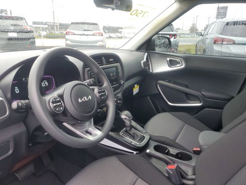 New 2025 Kia Soul LX image 18