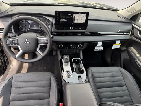 Used 2025 Mitsubishi Outlander SE AWD/4WD image 10
