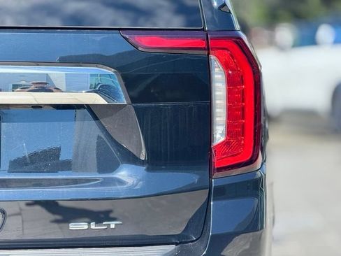 Used 2023 GMC Yukon SLT AWD/4WD image 6