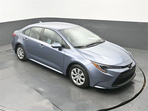 Used 2025 Toyota Corolla LE image 29