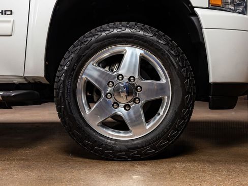 Used 2014 Chevrolet Silverado 2500 LTZ w/ LTZ Plus Package image 11