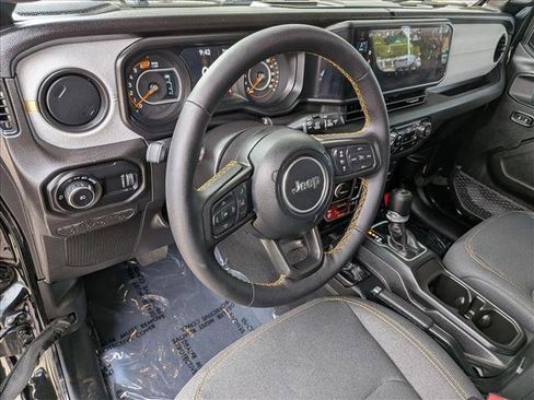 Used 2024 Jeep Wrangler Unlimited Sport AWD/4WD image 10
