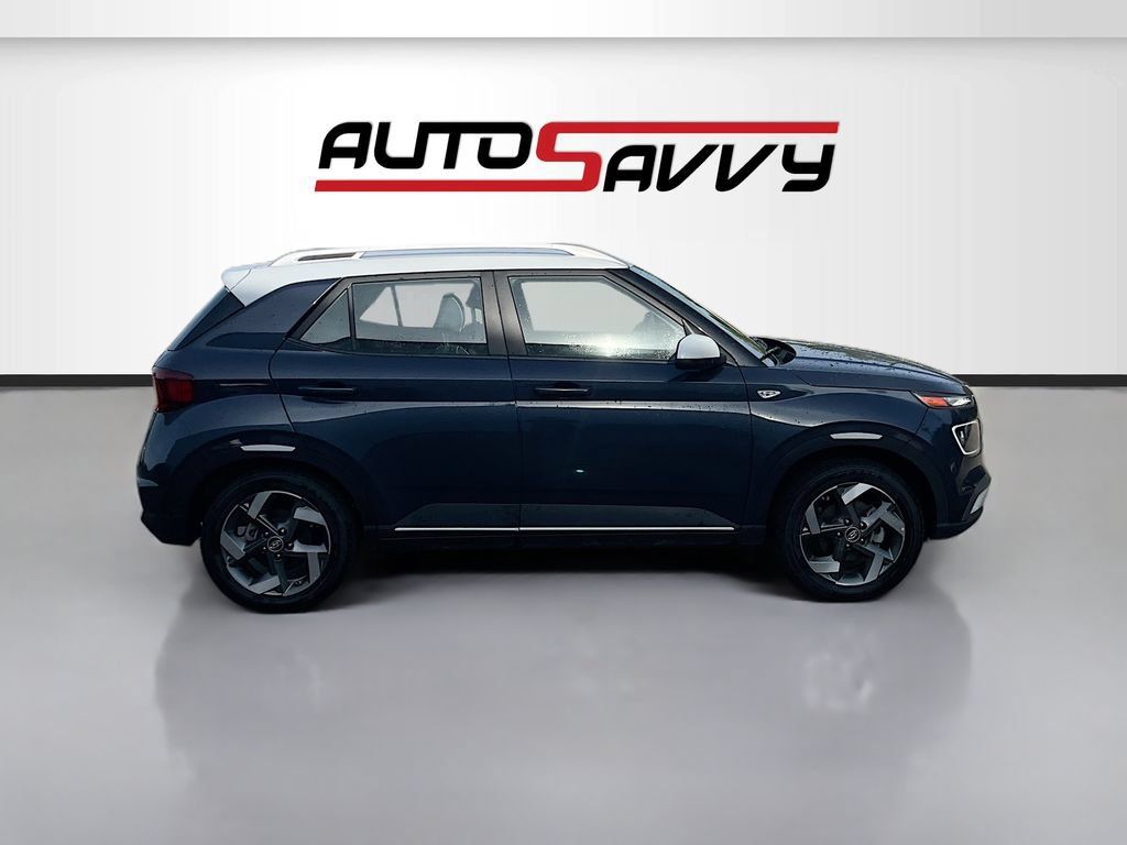 Used 2025 Hyundai Venue Limited FWD image 8