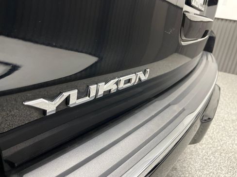 Used 2015 GMC Yukon Denali w/ Premium Package image 9