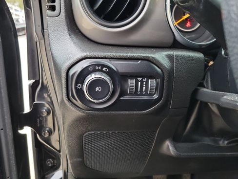 Used 2022 Jeep Wrangler Unlimited Sport image 15