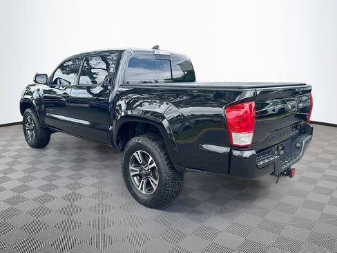 Used 2017 Toyota Tacoma TRD Off-Road image 8