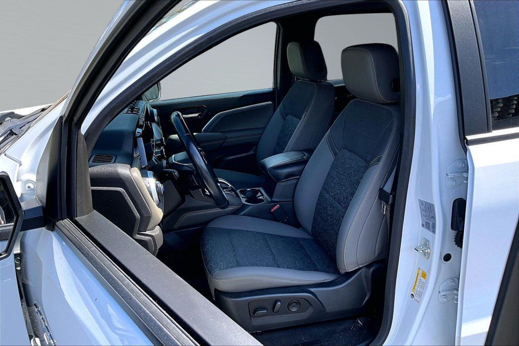 Used 2024 Chevrolet Colorado ZR2 w/ Technology Package AWD/4WD image 3