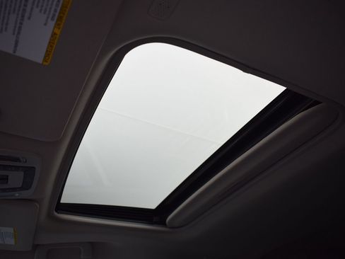 Used 2024 Toyota Sienna XLE FWD image 21