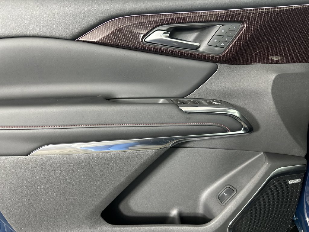 New 2027 Chevrolet Traverse RS w/ LPO, Floor Liner Package AWD/4WD image 24