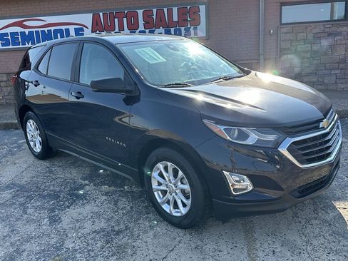 Used 2020 Chevrolet Equinox LS w/ LS Convenience Package FWD image 2