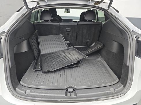 Used 2021 Tesla Model Y Long Range image 29