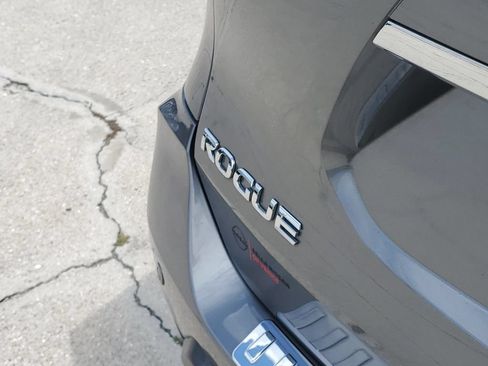 Used 2019 Nissan Rogue SL w/ Premium Package FWD image 16