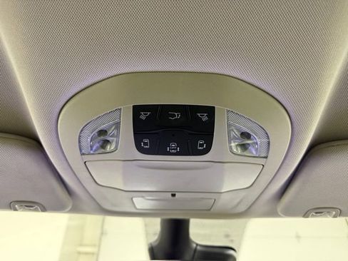 Used 2024 Chrysler Pacifica Touring-L image 22