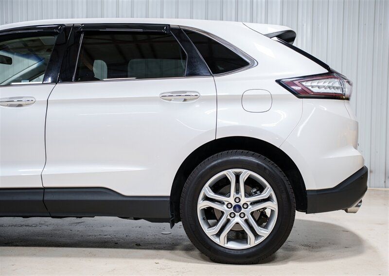 Used 2018 Ford Edge Titanium w/ Technology Package AWD/4WD image 4