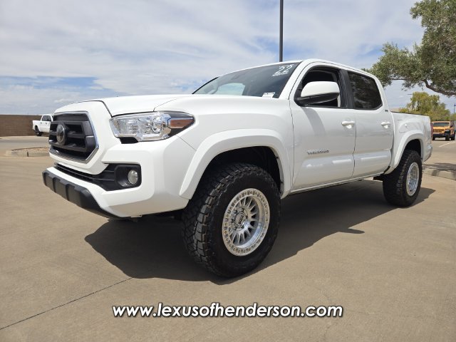 Used 2022 Toyota Tacoma SR5 AWD/4WD image 2