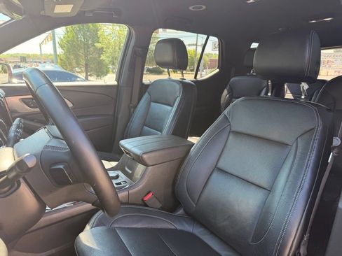 Used 2023 Chevrolet Traverse LT w/ Rear Camera Mirror Package AWD/4WD image 8