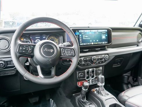 Used 2024 Jeep Wrangler Unlimited Rubicon image 14