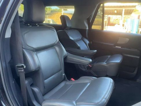 Used 2025 Ford Expedition Active RWD image 13