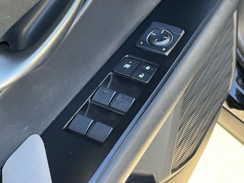 Used 2019 Lexus UX 200 image 21