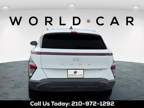 Used 2024 Hyundai Kona SE AWD/4WD image 6