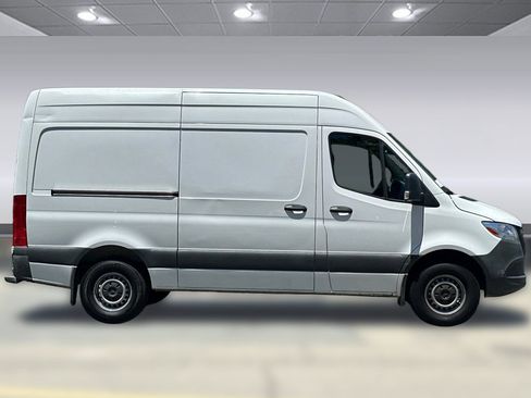 Used 2022 Mercedes-Benz Sprinter 2500 image 7