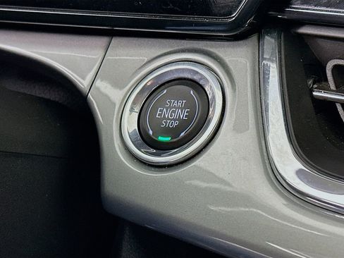 Used 2025 Chevrolet Trax LT FWD image 19