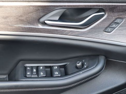 Used 2023 Jeep Grand Cherokee L Limited image 23