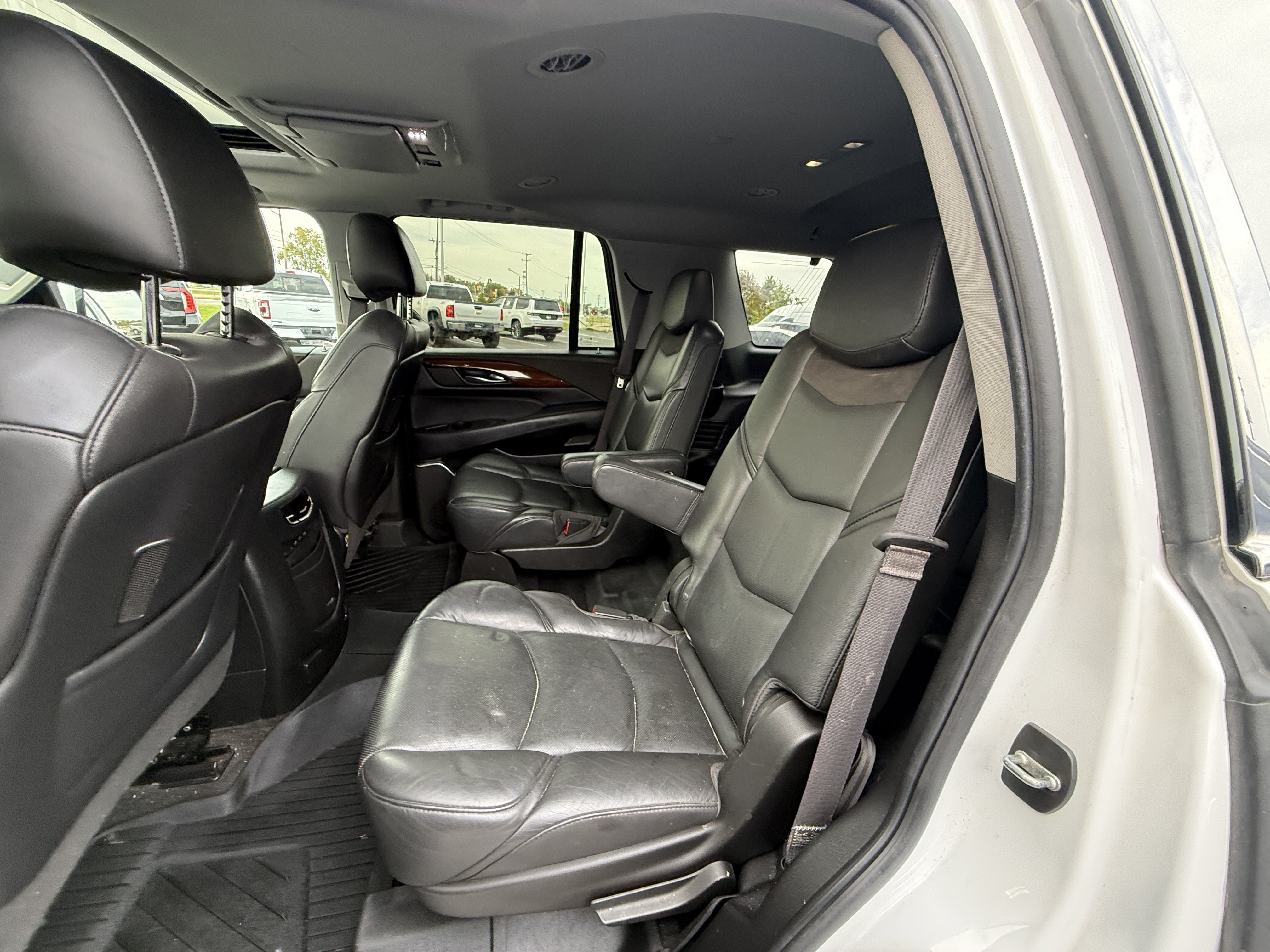 Used 2017 Cadillac Escalade Premium Luxury AWD/4WD image 9