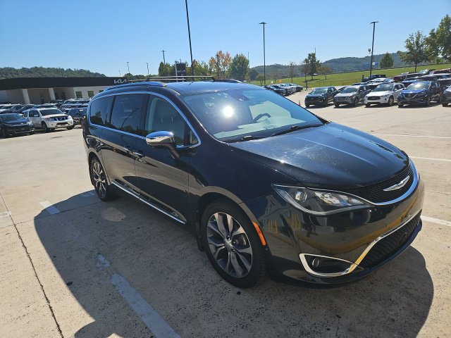 Used 2017 Chrysler Pacifica Limited FWD image 23