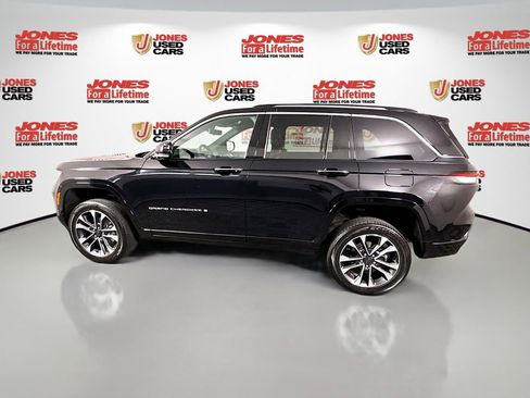 Used 2023 Jeep Grand Cherokee Overland w/ Luxury Tech Group IV AWD/4WD image 17