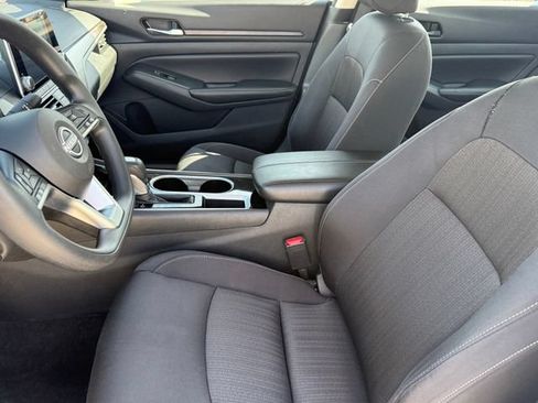 Used 2024 Nissan Altima 2.5 SV FWD image 12