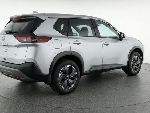 Used 2025 Nissan Rogue SV image 9