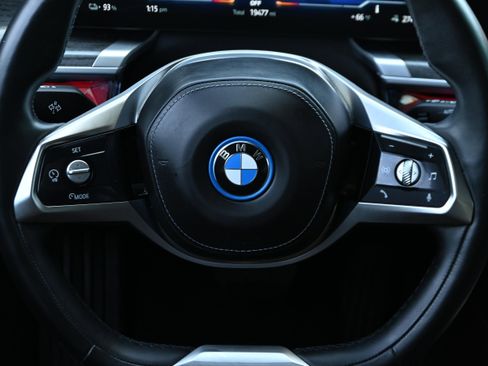 Certified 2024 BMW i7 eDrive50 image 30