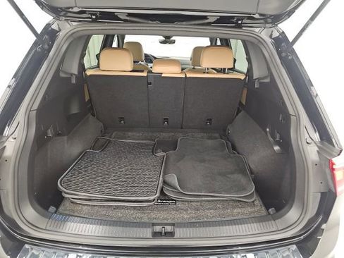 Used 2023 Volkswagen Tiguan SE w/ Panoramic Sunroof Package image 31