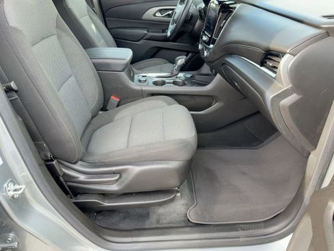 Used 2023 Chevrolet Traverse LT image 29