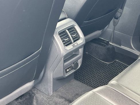 Certified 2022 Volkswagen Tiguan SE image 21
