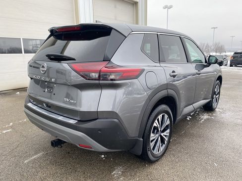 Used 2022 Nissan Rogue SV image 3