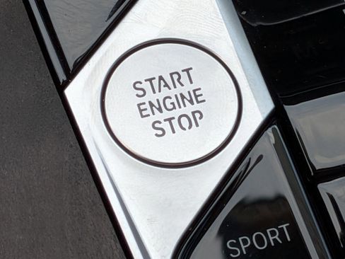 Used 2025 BMW X7 xDrive40i w/ Premium Package image 27