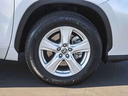 Used 2023 Toyota Highlander L image 9