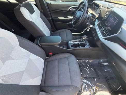 Used 2024 Chevrolet Trax RS w/ Driver Confidence Package FWD image 10